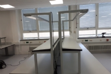 Hoogte verstelbare ESD werktafels met opstand en verlichting Hoogte verstelbare ESD werktafels met opstand en verlichting